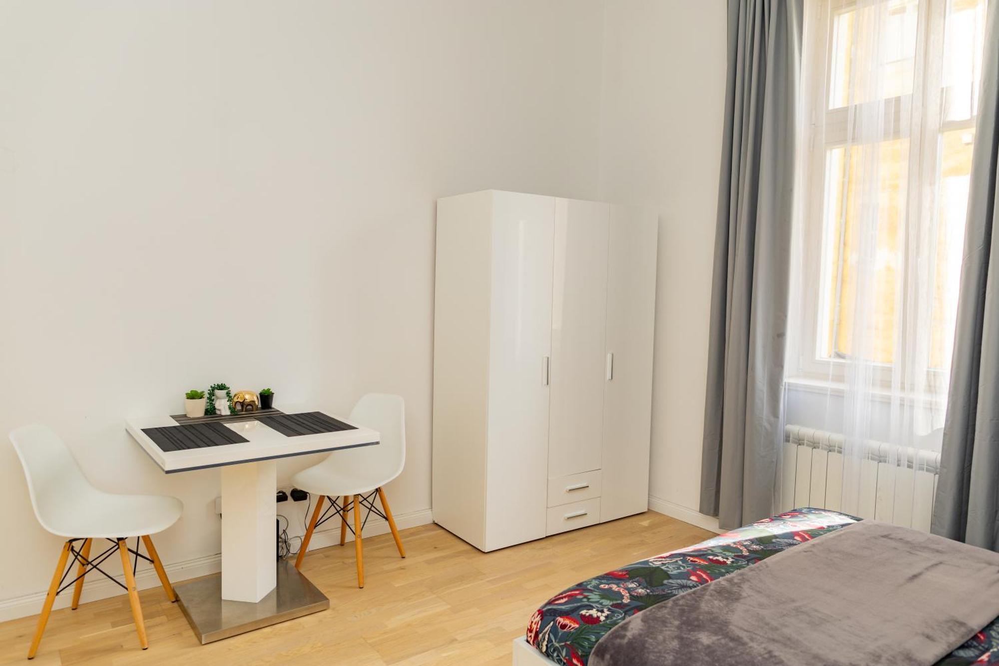 Wenceslas Square Apartment Praha Bagian luar foto